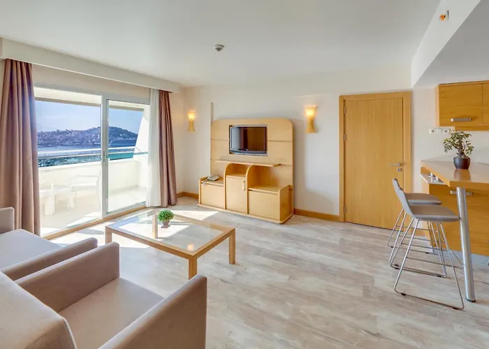 Marina Hotel 4*