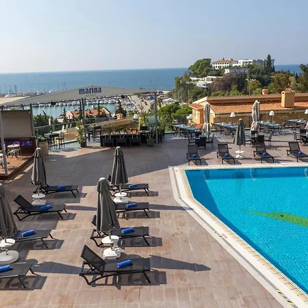 Marina Hotell 4*