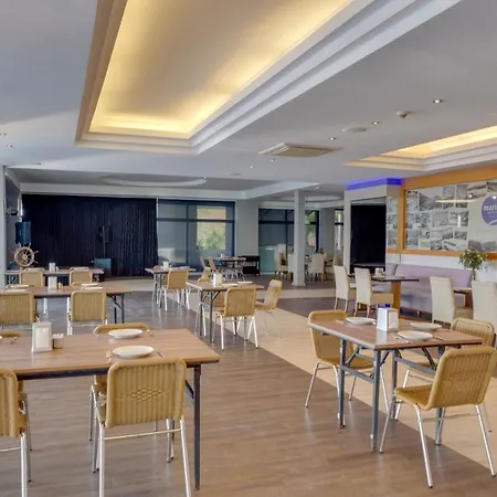 Marina Hotell 4*