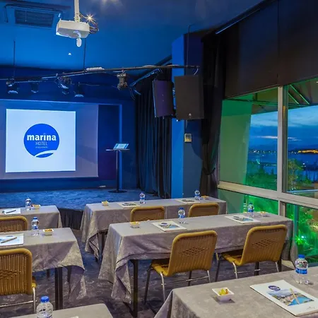 Marina كوشاداسيه