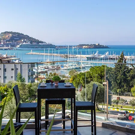 Marina كوشاداسيه