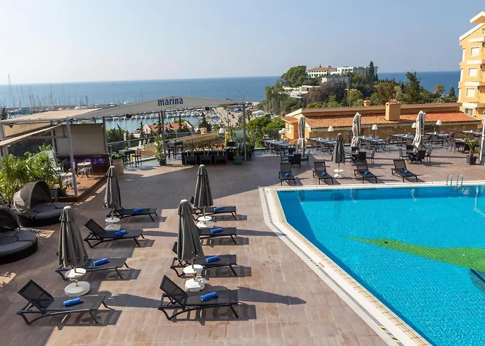 Marina Hotel 4*